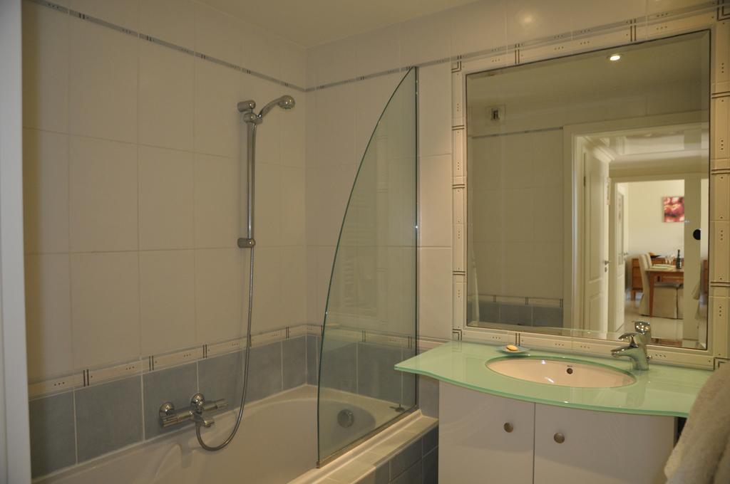 Stunning 2 Bed, 2 Bath Apt On The Cannes Sea Front Has Swimming Pool And Is A Secure Modern Building 464 מראה חיצוני תמונה