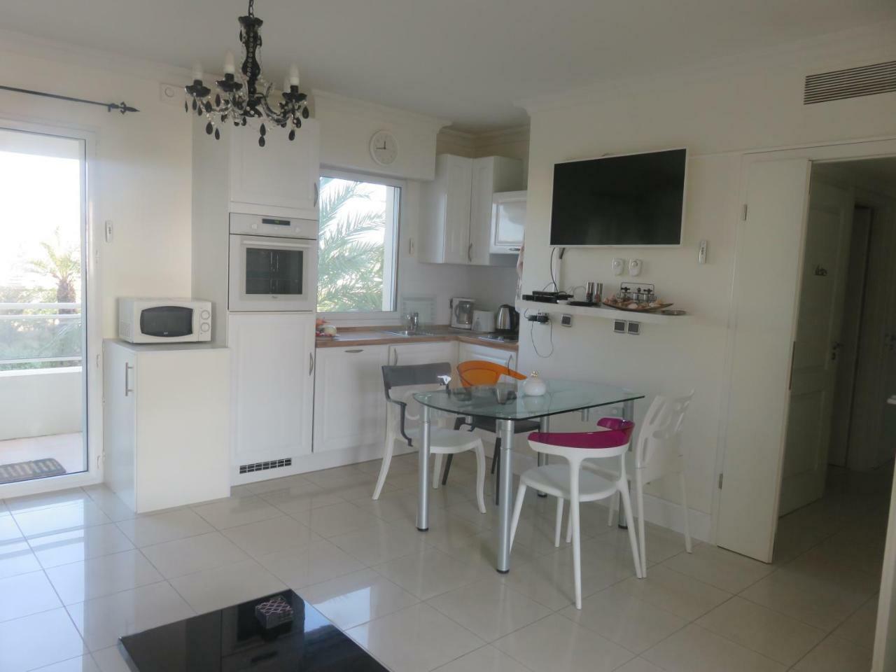 Stunning 2 Bed, 2 Bath Apt On The Cannes Sea Front Has Swimming Pool And Is A Secure Modern Building 464 מראה חיצוני תמונה